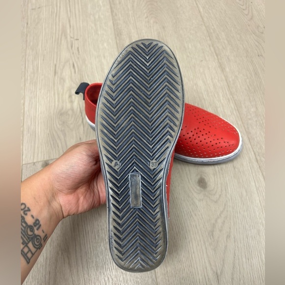 La Pinta Red Slip On Loafers - Picture 3 of 4